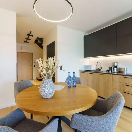 Rent Like Home - Aura 24 *