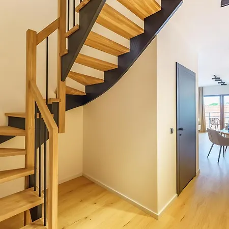 Rent Like Home - Aura 24 Apartment *
